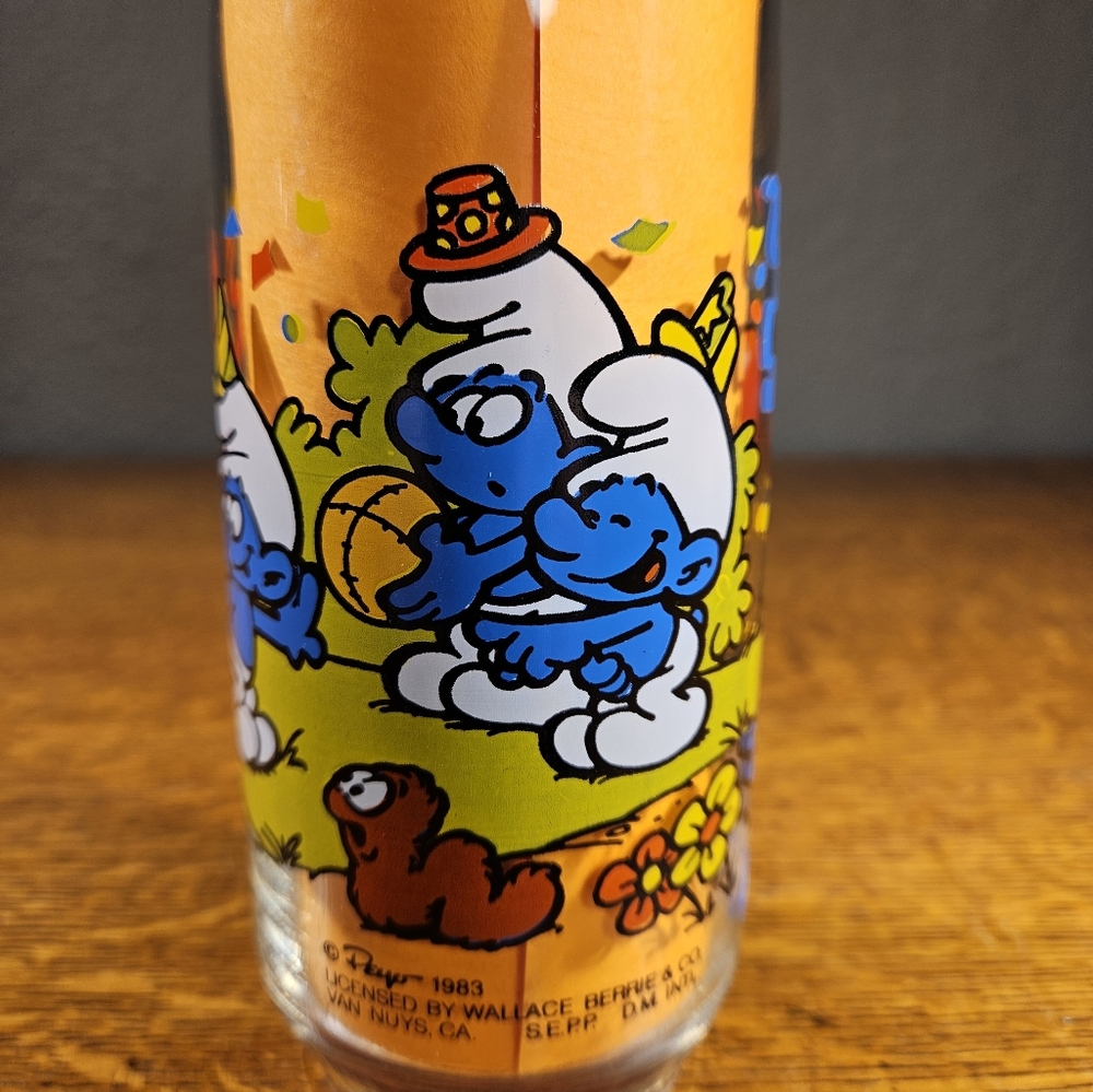 Clumsy Smurf Glass 1983 - Picture 5 of 9
